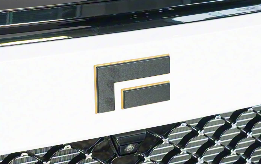 比01贵5万，车标镶金边，极石专造土豪爱车？